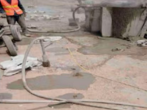 澄海水泥混凝土路面板底注浆技术 路面脱空注浆整治方案